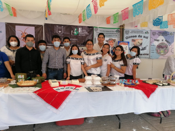 Exposición de productos agropecuarios producidos por ésta unidad académica