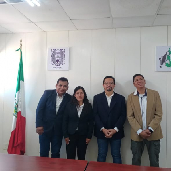 La alumna Bartola Pablo Hernández, integrante de la primera generación de la carrera de Ingeniería en Agronomía, llevo a cabo su toma de protesta para la obtención del título de Ingeniero en Agronomía, modalidad "seminario de titulación"