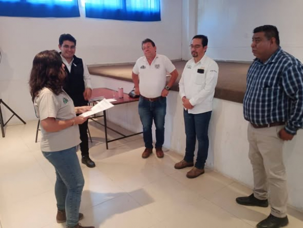 Entrega de la constancia de registro del Grupo Colegiado de Investigación denominado "Manejo y Conservación de los Agroecosistemas Agrícolas, MACAA" con folio UNACH-GCI-081